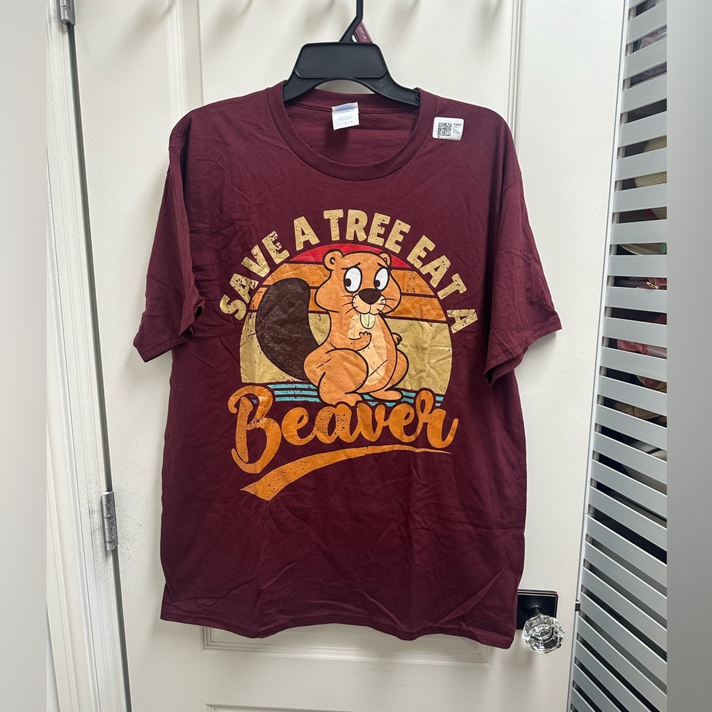 NWT Buc-ee’s Save a Tree Eat a Beaver Maroon Graphic T-Shirt SZ L